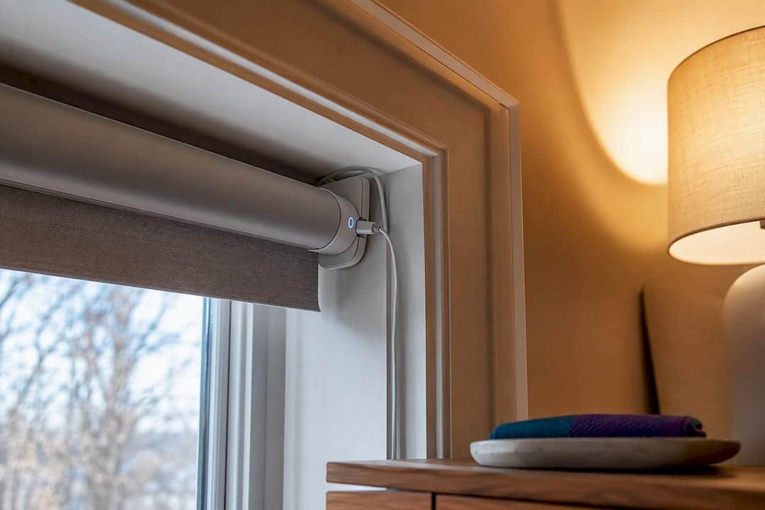 Motorized shade charging connector in bedroom